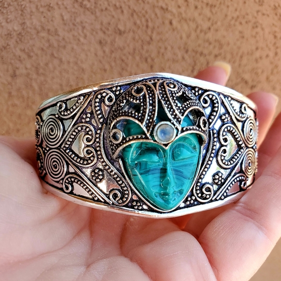 New Carved Goddess Face Rainbow Moonstone 925 Silver Bracelet. - Picture 9 of 9